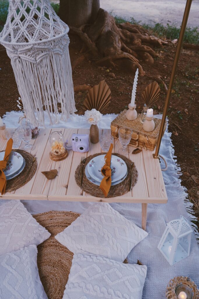 luxury picnic con stile boho chic in un parco 